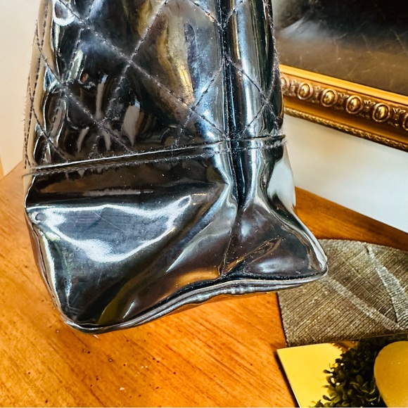 NORDSTROMS QUILTED PATTERN PLEATHER TOTE BAG 12โH - 16โW - 4 1/2โD Great Cond - Picture 7 of 12